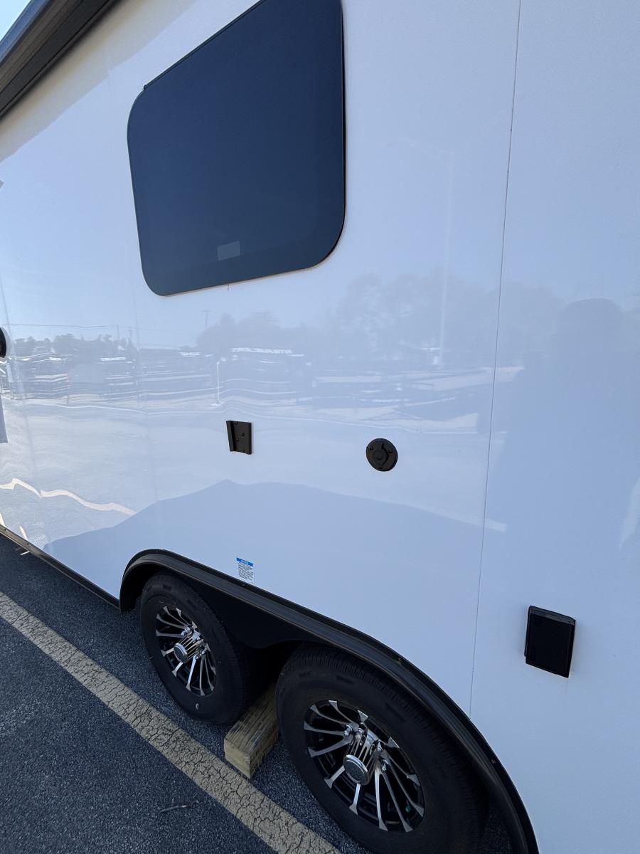 8.5x20 tandem axle enclosed cargo trailer with tons on extra's Image 6