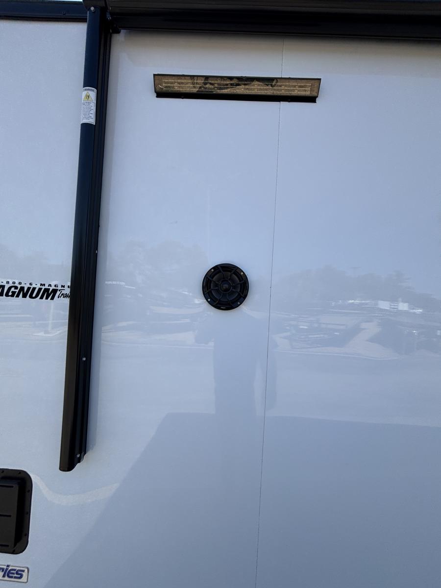 8.5x20 tandem axle enclosed cargo trailer with tons on extra's Image 7