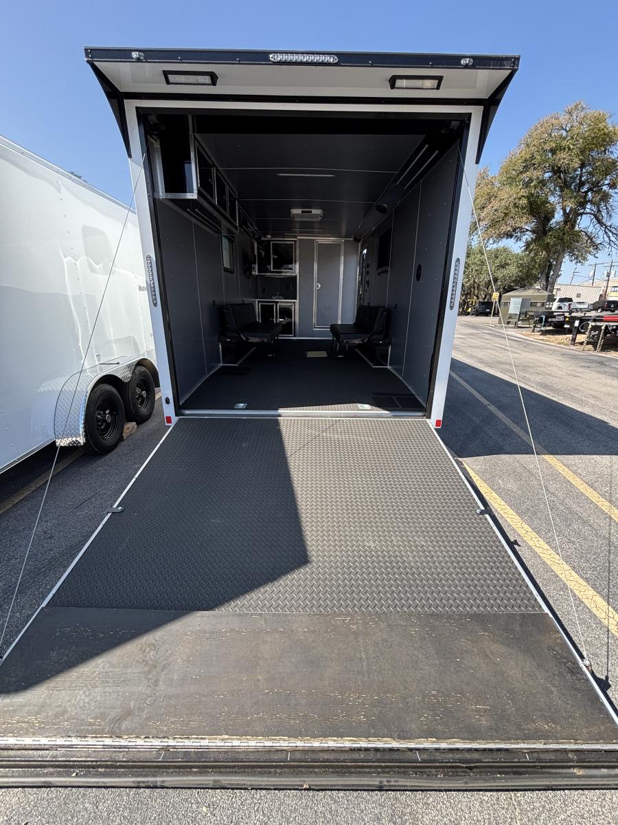 8.5x20 tandem axle enclosed cargo trailer with tons on extra's Image 9