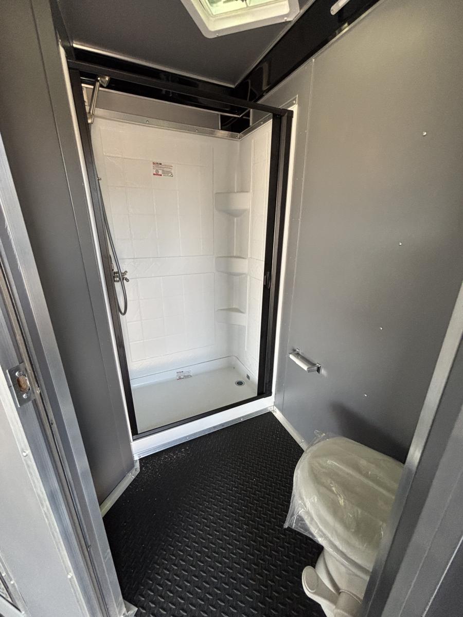 8.5x20 tandem axle enclosed cargo trailer with tons on extra's Image 15