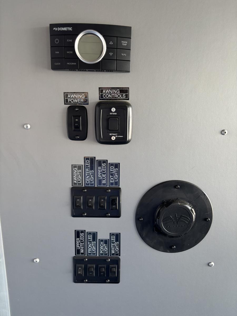 8.5x20 tandem axle enclosed cargo trailer with tons on extra's Image 19