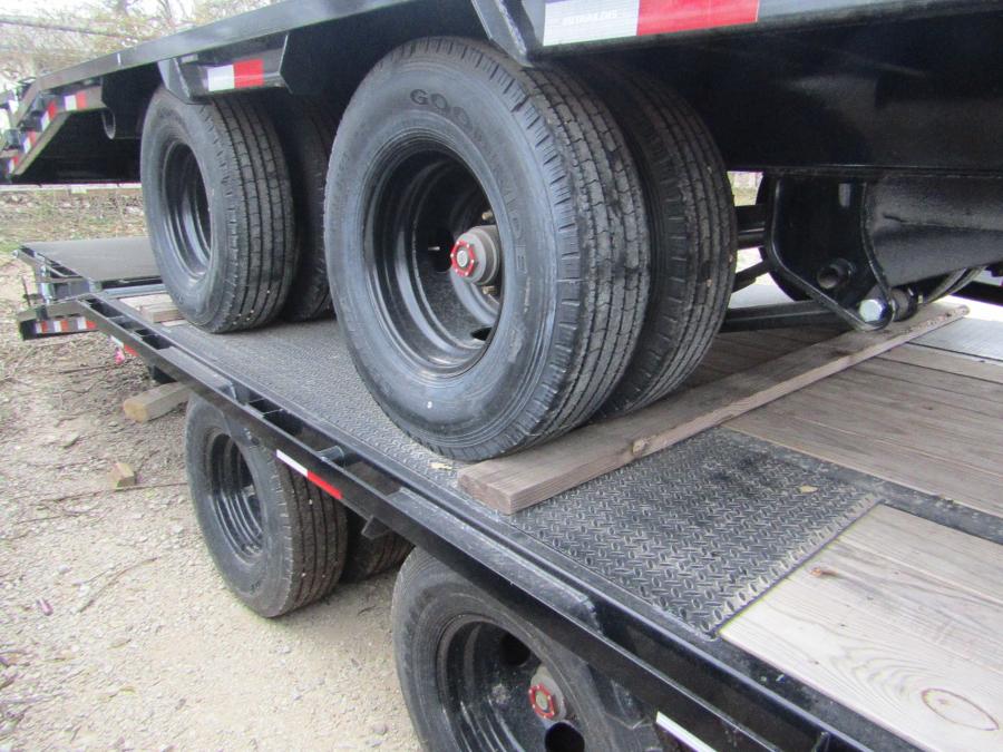 PJ TRAILERS PL-3 PJ 32X102 PNTL EB2 SMST SDT/MR 12K 14PLY 12OC 2SJACKS FB BLK Image 1
