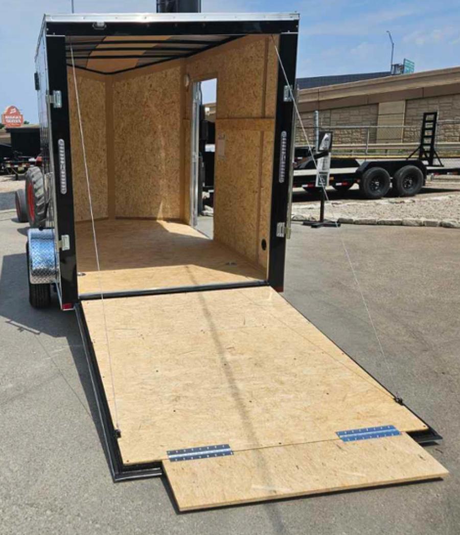 7X12 V NOSE ENCLOSED STD RAMP DOOR 7K BY CARRY ON Image 1