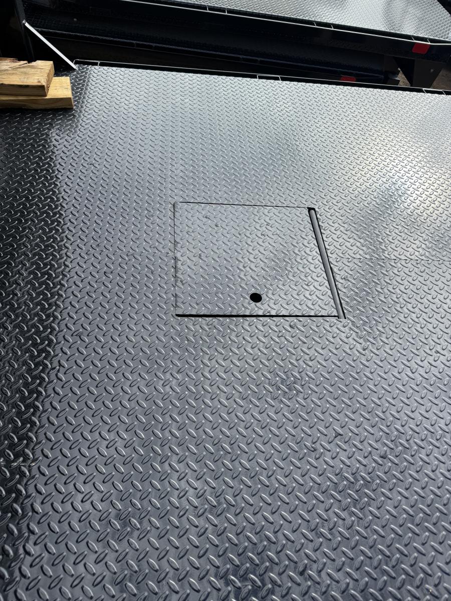 CM RD BED 84" L X 84" W X 38" CA X 42" RUNNERS Image 1