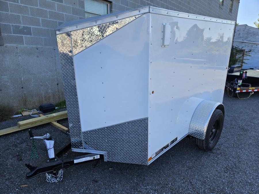 5X8C 5X8 V NOSE ENCLOSED STD RAMP DOOR 3K BY CARRY ON Image 1