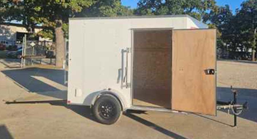 6X10 V NOSE ENCLOSED STD RAMP DOOR 3K BY CARRY ON Image 0