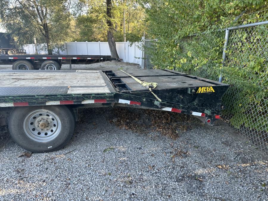 Big Tex 14GN, Gooseneck, 102″ x 25′, 15.9K, Dovetail, Mega Ramps Image 1