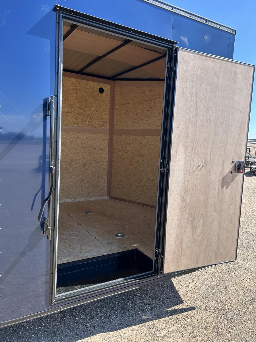 8.5X20 V NOSE ENCLOSED STD RAMP DOOR 10K BY CARRY ON Image 2
