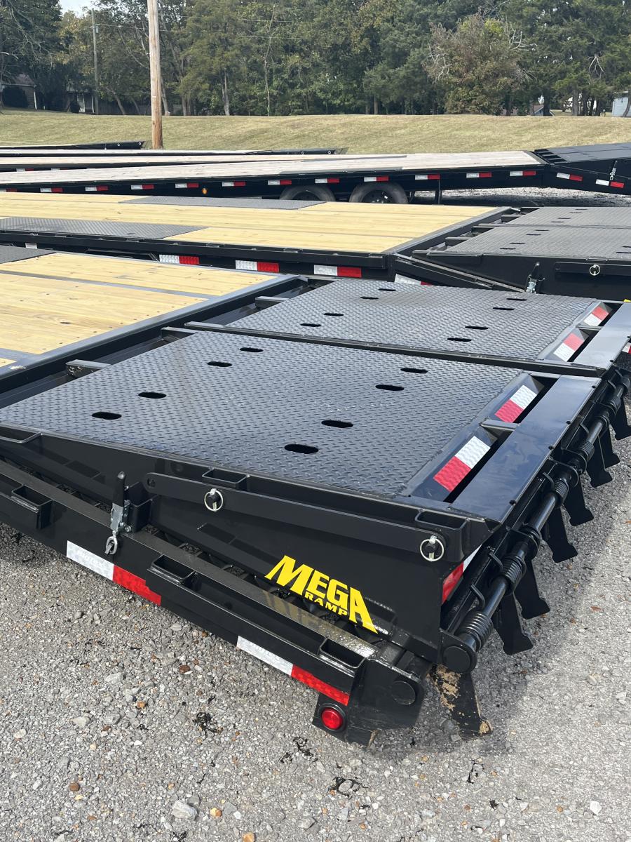 Big Tex 22GN, Gooseneck, 102" x 40', 23.9K, Dovetail, Mega Ramps Image 3