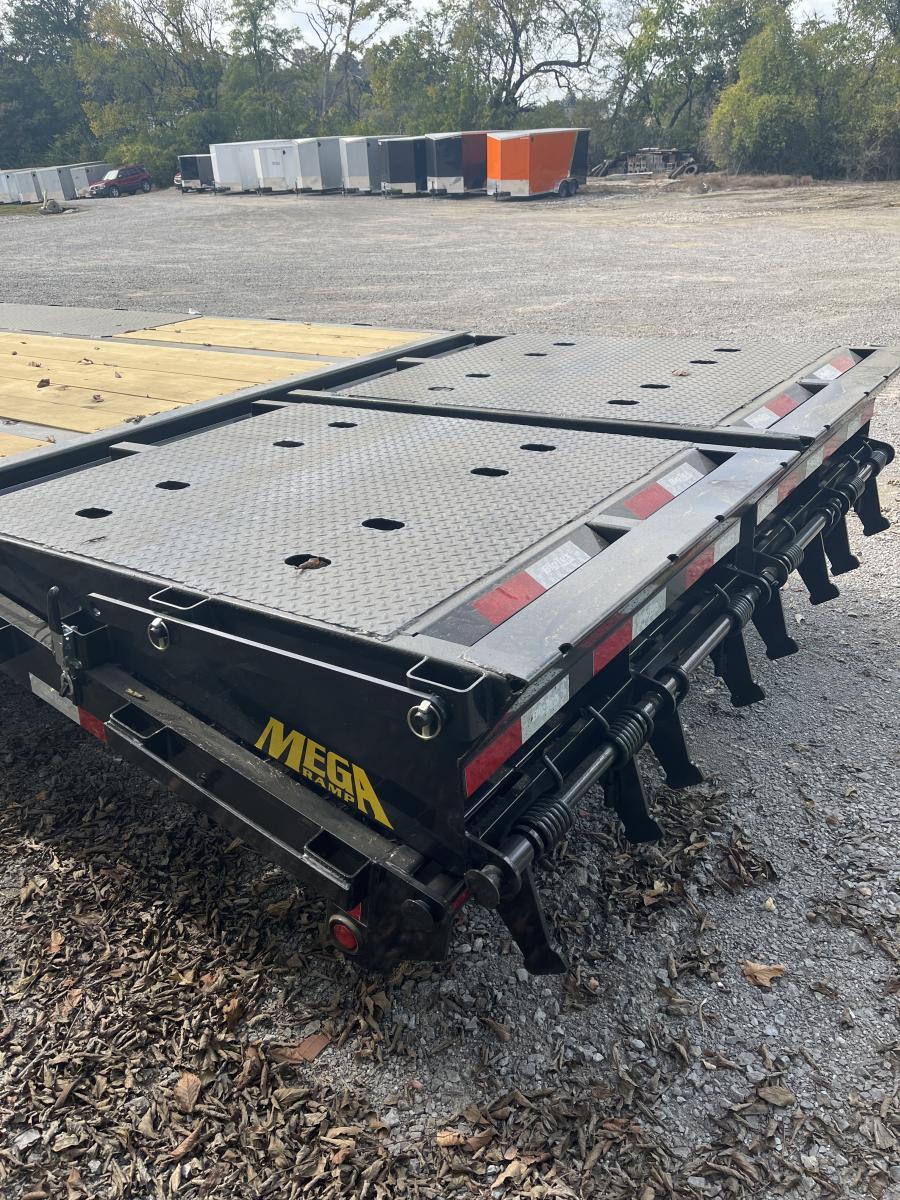 Big Tex 22GN, Gooseneck, 102" x 40', 23.9K, Dovetail, Mega Ramps Image 3