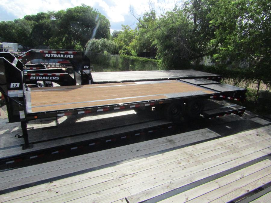 PJ LS, Gooseneck, 25' x 108", 17.5k, Dovetail Image 0