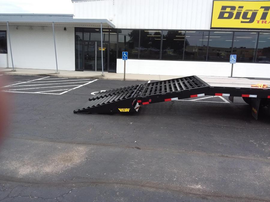 Big Tex 22GN, Gooseneck, 102" x 40', 23.9K, Dovetail, Mega Ramps Image 2