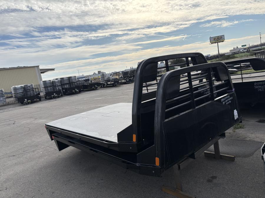 CM RD BED 114" L X 97" W X 84" CA X 34" RUNNERS Image 3