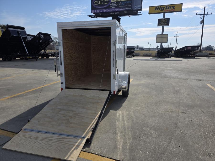 STAS STALL 5X8 SA WHITE RD STD 6HT Image 1