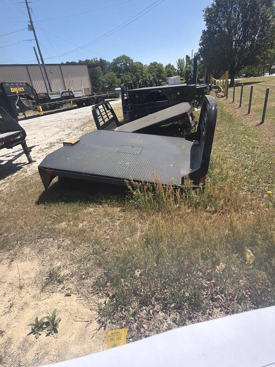 CM RD BED 8'6" L X 97" W X 58" CA X 42" RUNNERS Image 1