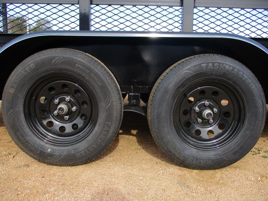 TOP HAT 16X83 UTILITY, 24" EXPANDED METAL SIDES, 4' RAMP GATE Image 5