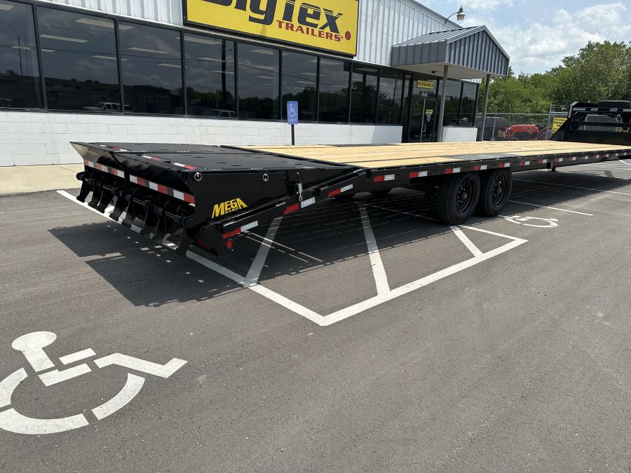 Big Tex 16GN, Gooseneck, 102" x 40', 17.5K, Dovetail, Mega Ramps Image 8
