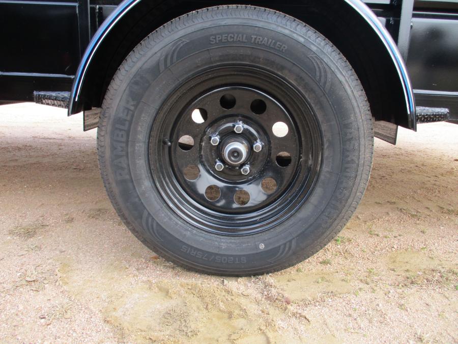 TOP HAT 14X83 SINGLE AXLE, 24" SOILD SIDES, 4' RAMP GATE Image 4