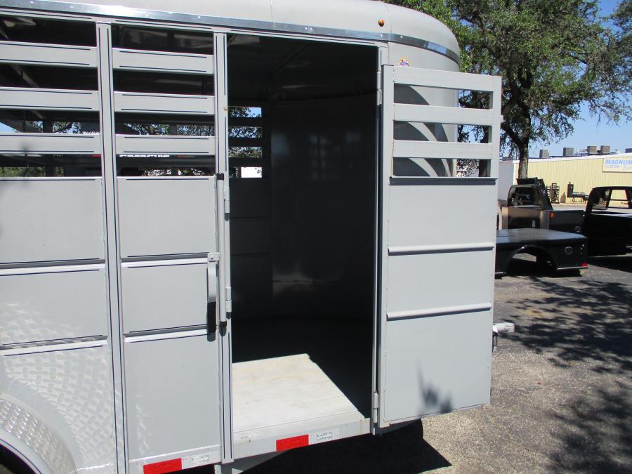 500S 16′ LIVESTOCK TRAILER Image 2