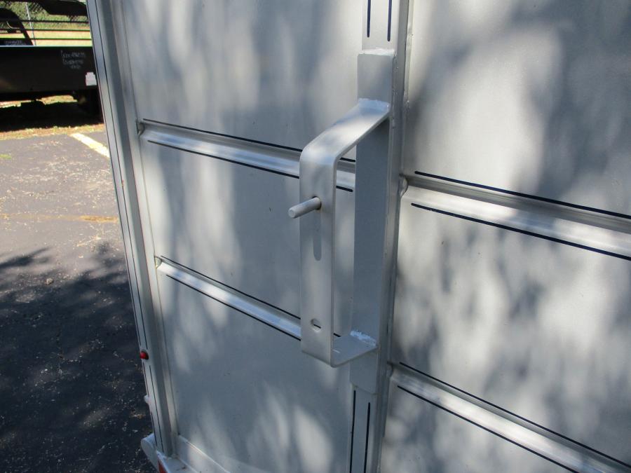 500S 16′ LIVESTOCK TRAILER Image 3