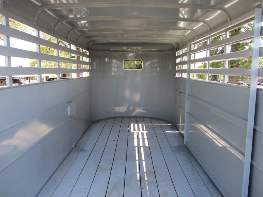 500S 16' LIVESTOCK TRAILER Image 4