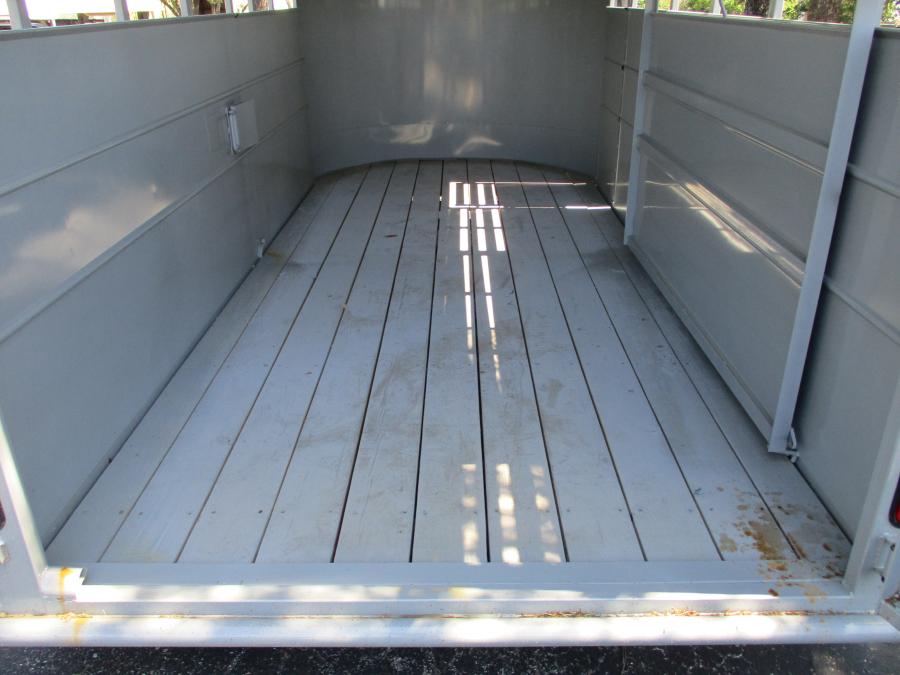 500S 16' LIVESTOCK TRAILER Image 5