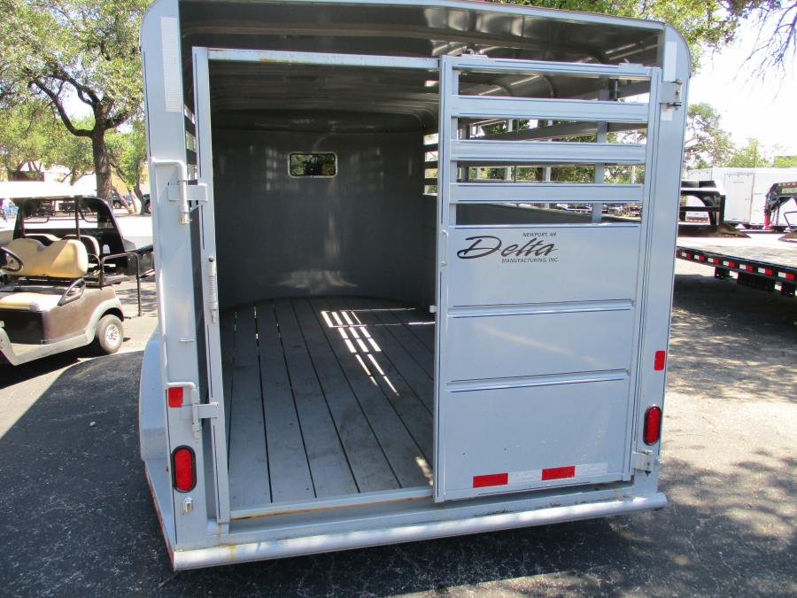 500S 16' LIVESTOCK TRAILER Image 7