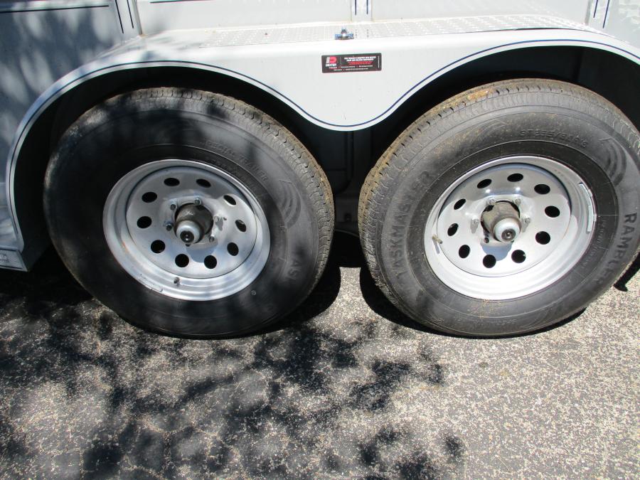 500S 16' LIVESTOCK TRAILER Image 8