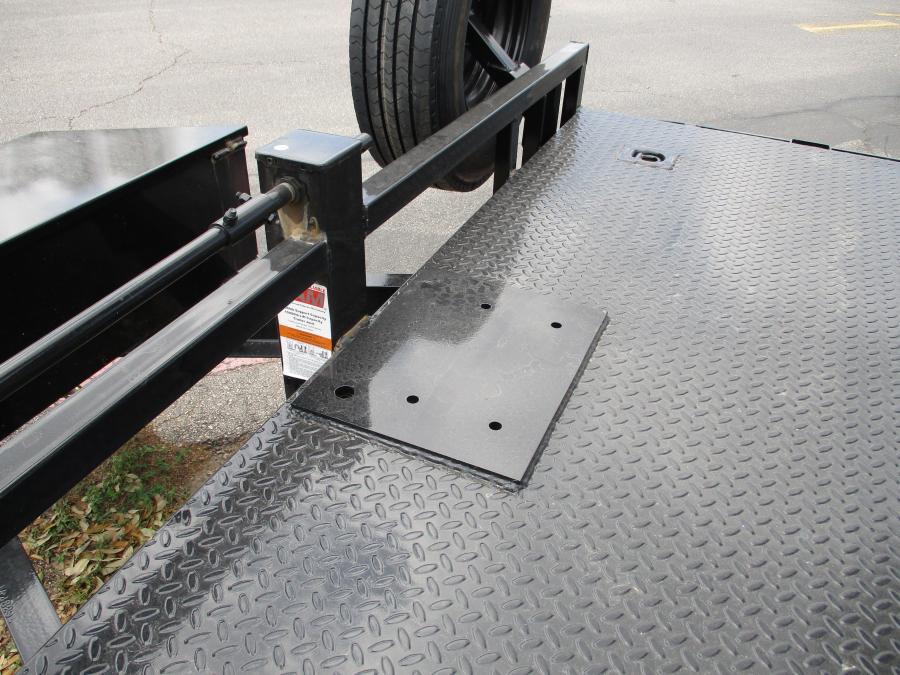 PJ TRAILERS B8J30X102 14K BP SP 14PLY LRG STR DCK TB WP SF 11GA SIR BK Image 2