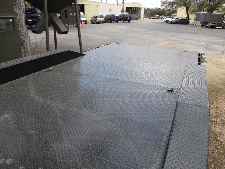 PJ TRAILERS B8J30X102 14K BP SP 14PLY LRG STR DCK TB WP SF 11GA SIR BK Image 4