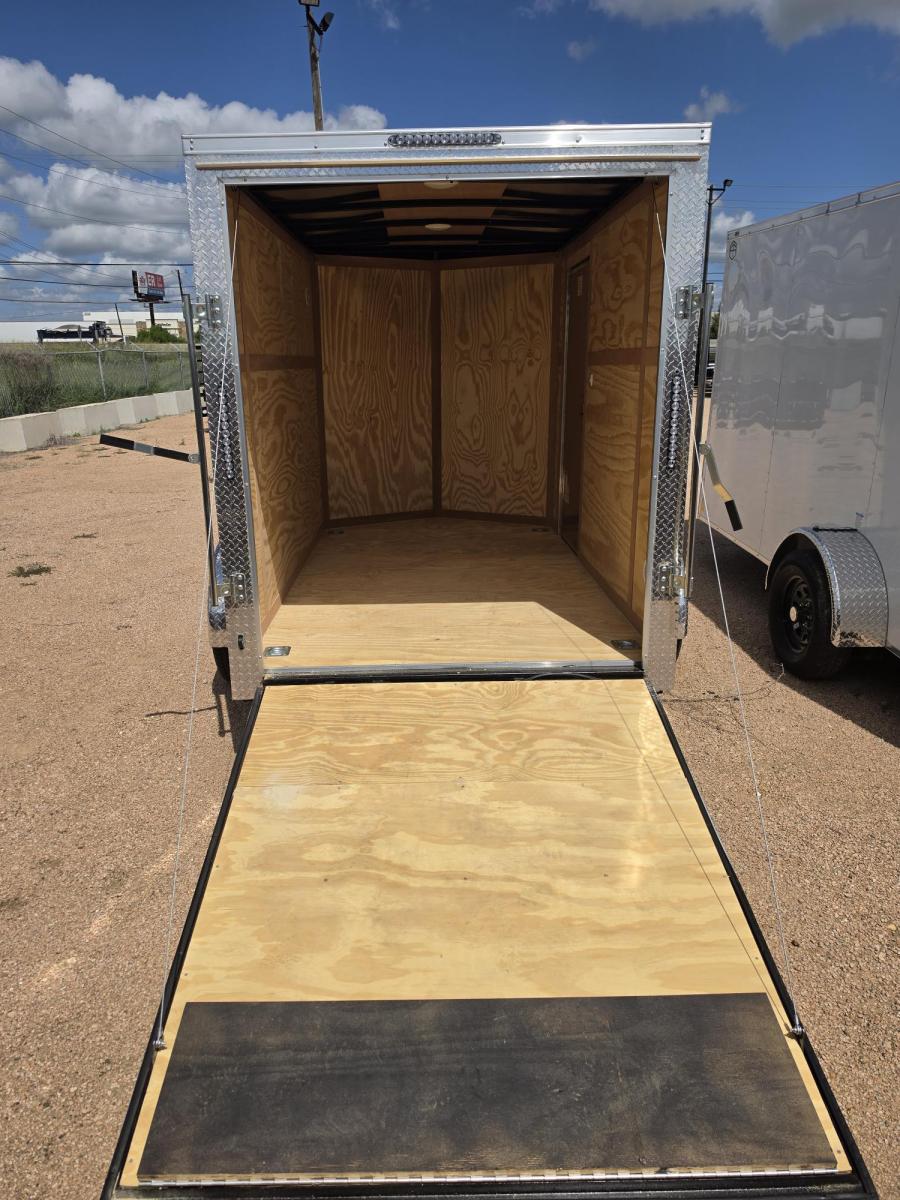 VHW6 6X10 ENCLOSED RAMP DOOR WHITE Image 2