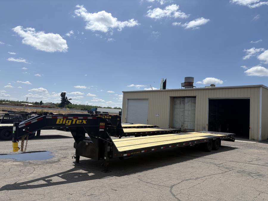 Big Tex 22GN, Gooseneck, 102" x 40', 23.9K, Dovetail, Mega Ramps Image 0