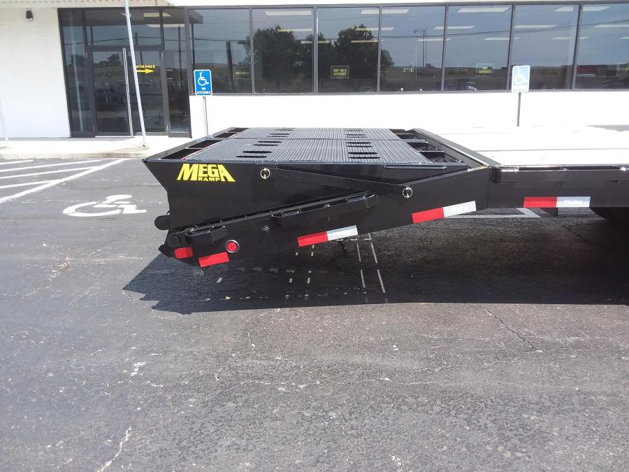 Big Tex 22GN, Gooseneck, 102" x 30', 23.9K, Dovetail, Mega Ramps Image 3