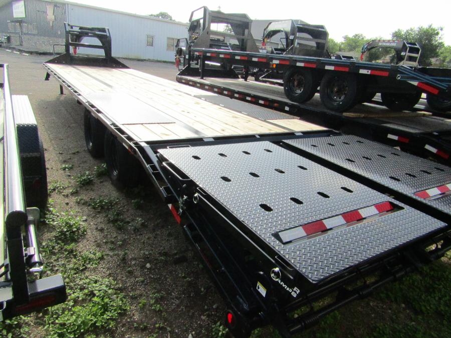 PJ LD, Gooseneck, 32' x 108", 25k, Dovetail Image 1