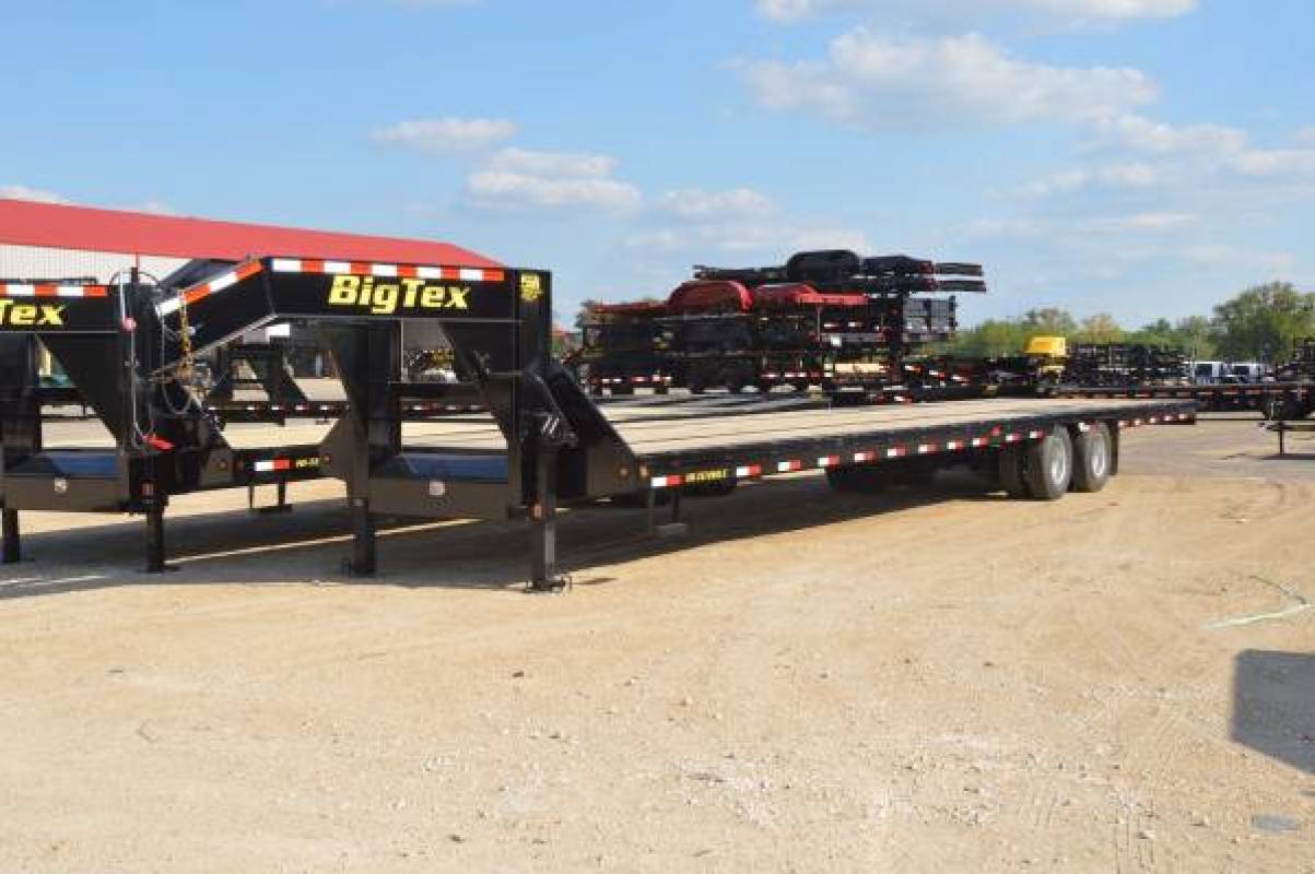 2015 Tandem Axle Big Tex Trailer w/ Center Pop Up