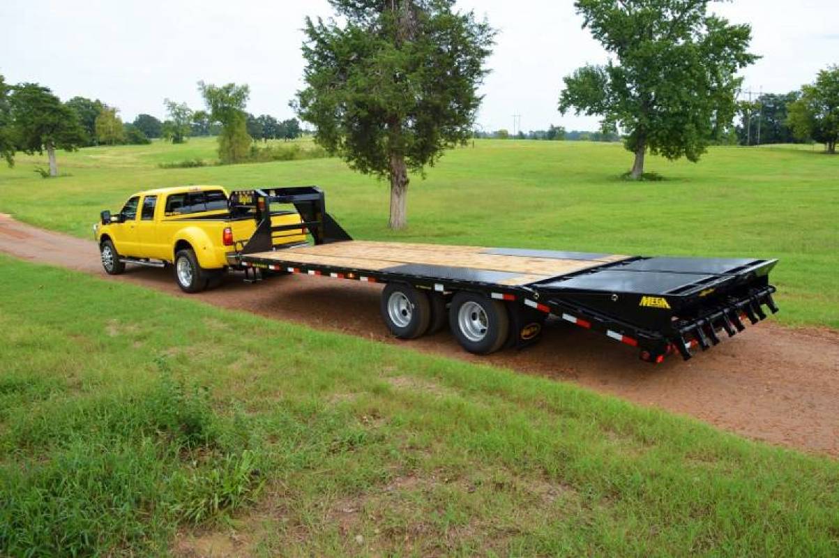 Big Tex 20'+5' Tandem Dual Axle Goosneck w/Mega Ramps