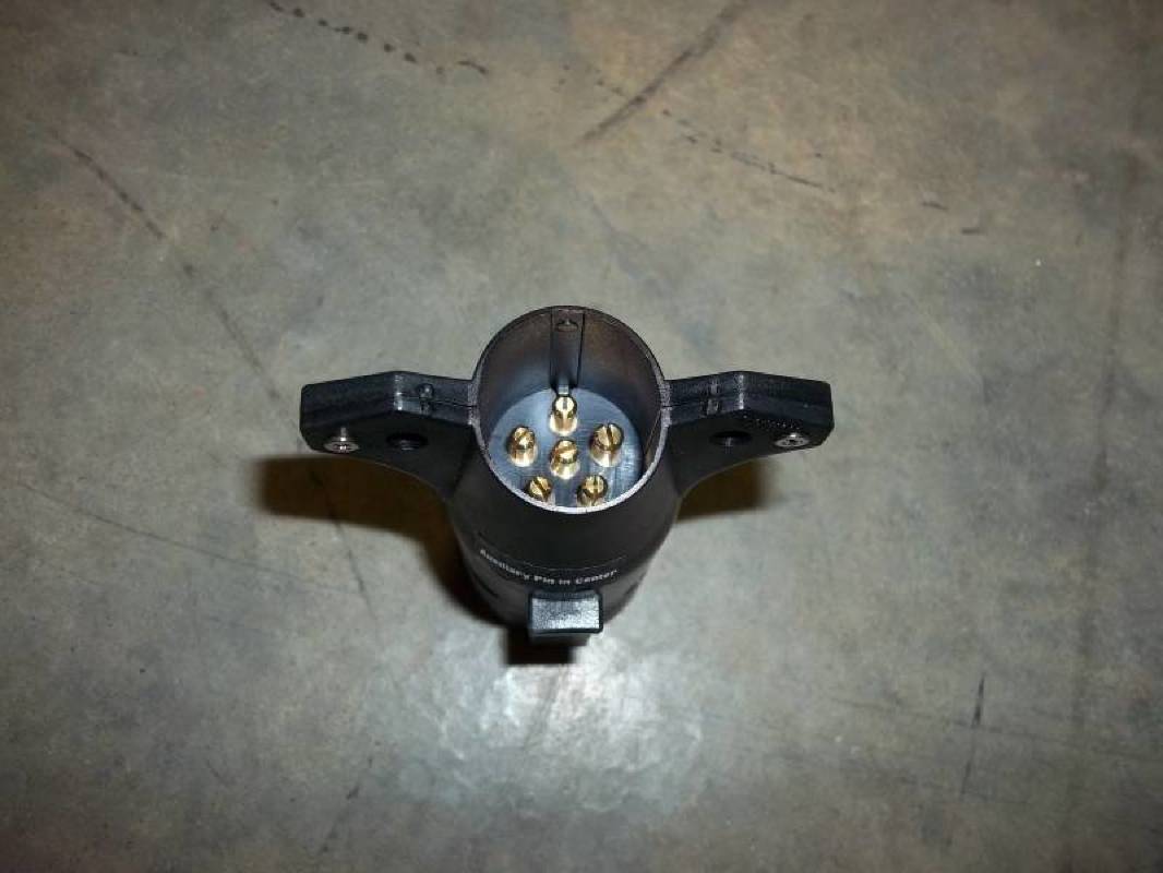 ADAPTER PLUG 7-WAY RV to 6-WAY ROUND